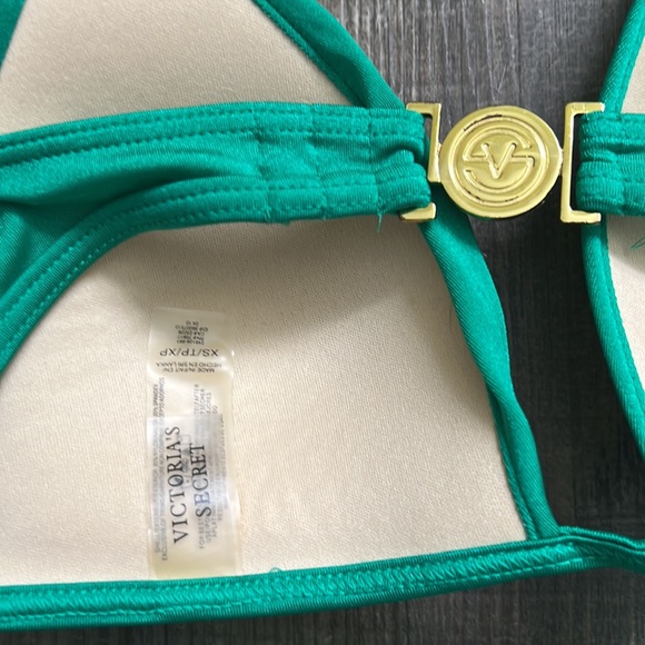 Green bikini - Picture 3 of 4